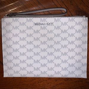 Mk Clutch Wrislet